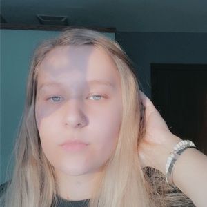 Meet your Posher, Caitlyn